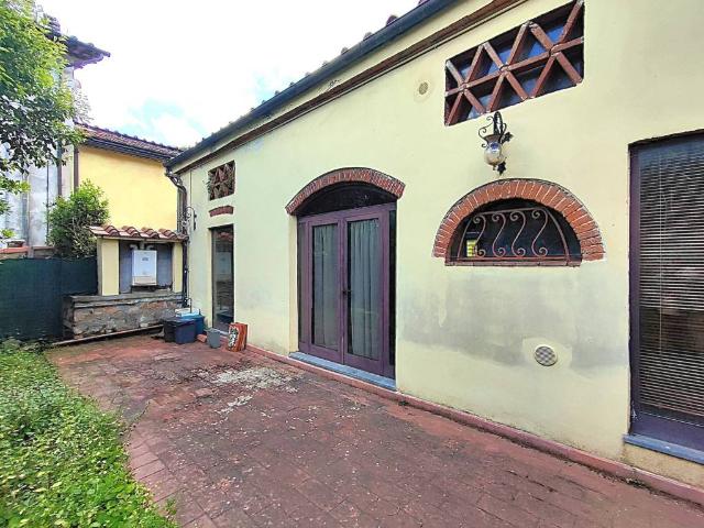 Casa indipendente in vendita a Lucca LU