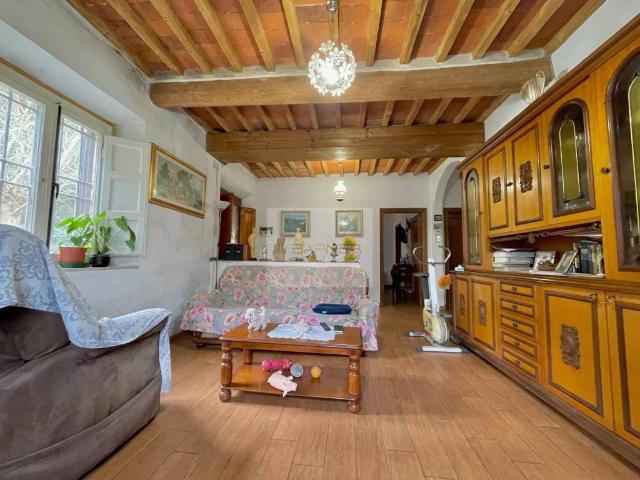 Casa indipendente in vendita a Lucca LU