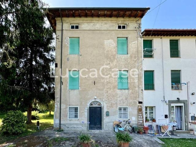 Casa indipendente in vendita a Lucca LU