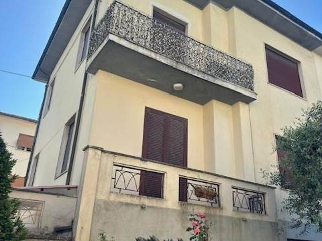 Casa indipendente in vendita a Lucca LU