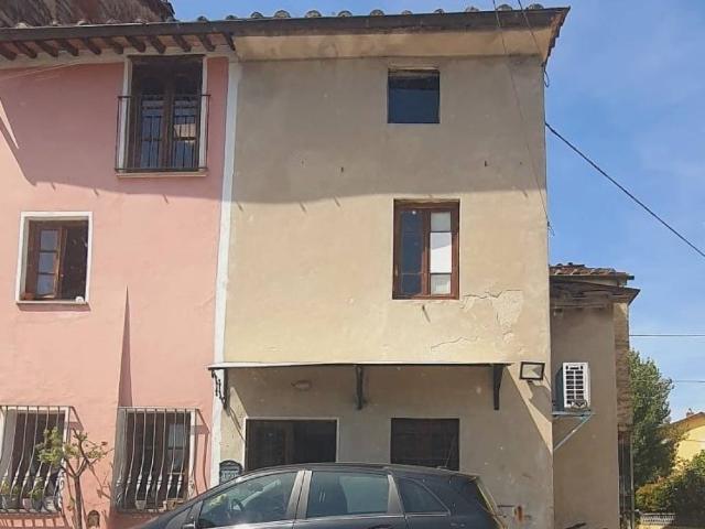 Casa indipendente in vendita a Lucca LU