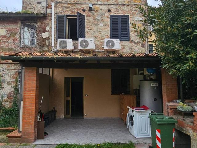 Casa indipendente in vendita a Lucca LU