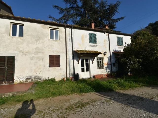 Casa indipendente in vendita a Lucca LU