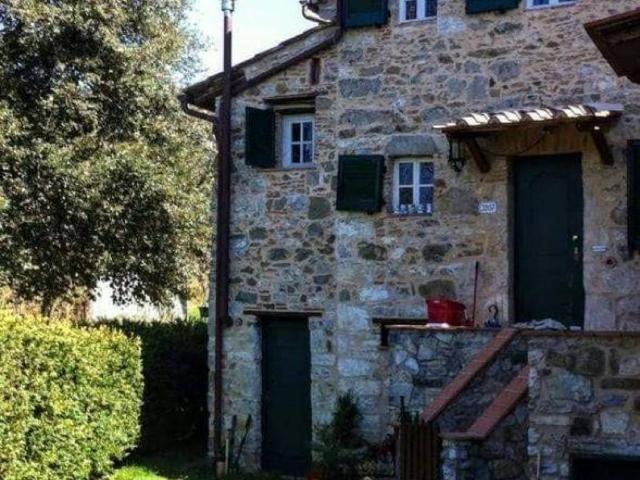 Casa indipendente in vendita a Lucca LU