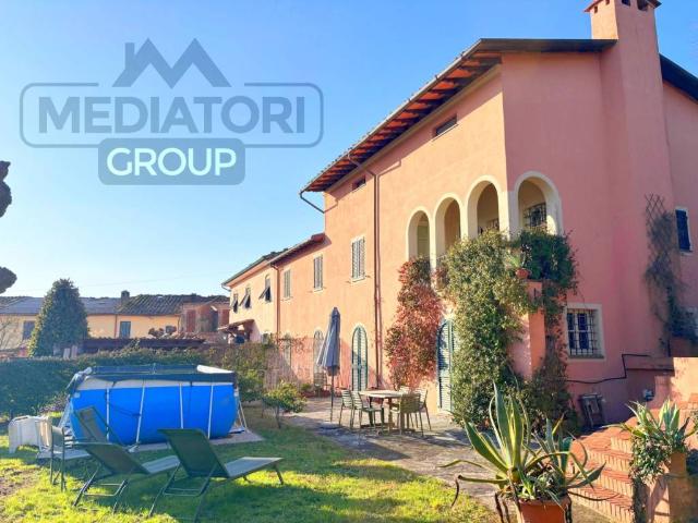 Casa indipendente in vendita a Lucca LU