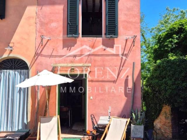 Casa indipendente in vendita a Lucca LU