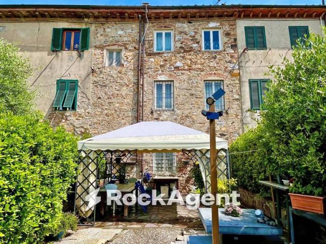 Casa indipendente in vendita a Lucca, Mugnano