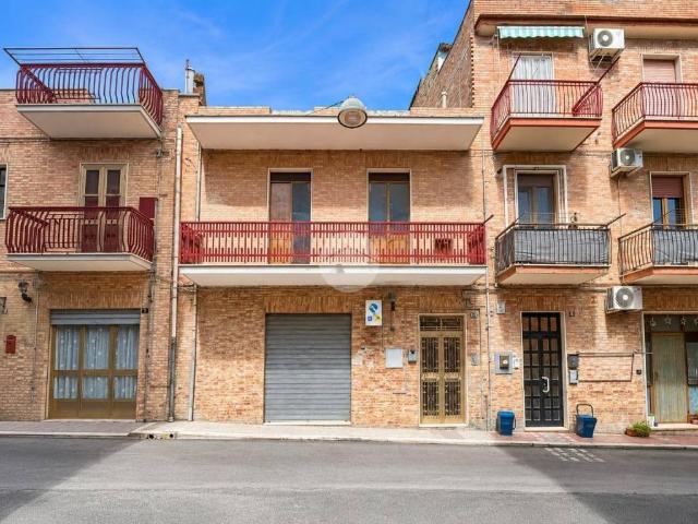 Casa indipendente in vendita a Lucera via Luciano Manara, 14