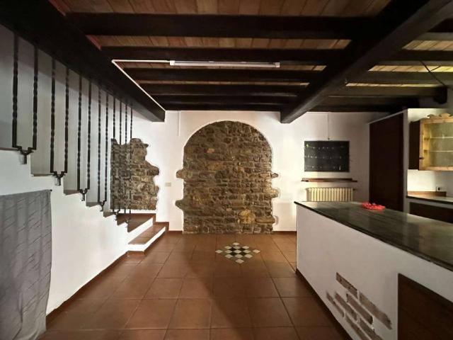 Casa indipendente in vendita a Lugagnano Val d'Arda PC