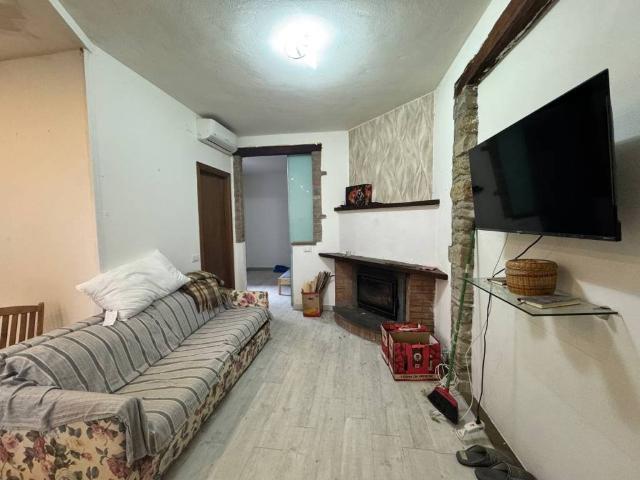 Casa indipendente in vendita a Lugagnano Val d'Arda PC