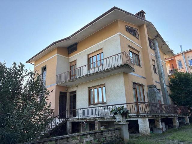 Casa indipendente in vendita a Lugagnano Val d'Arda PC