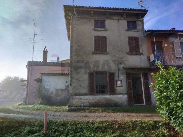 Casa indipendente in vendita a Lugagnano Val d'Arda PC