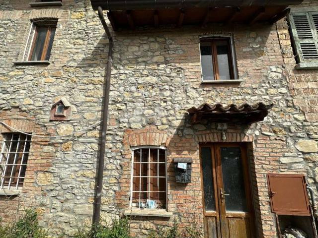 Casa indipendente in vendita a Lugagnano Val d'Arda PC