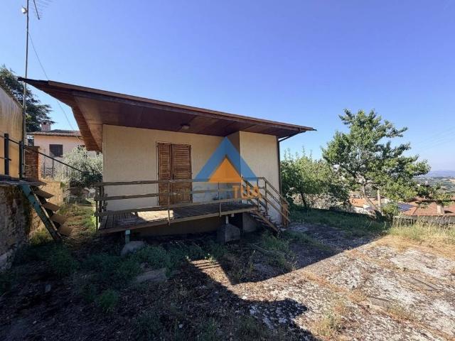 Casa indipendente in vendita a Lugnano in Teverina via Ilaria Alpi