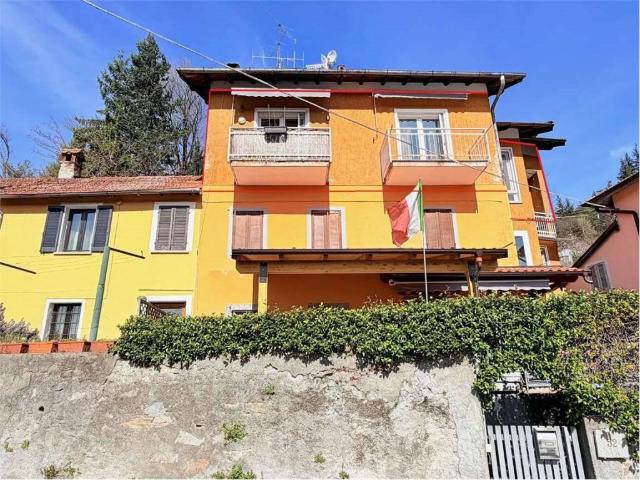 Casa indipendente in vendita a Luino, Colmegna