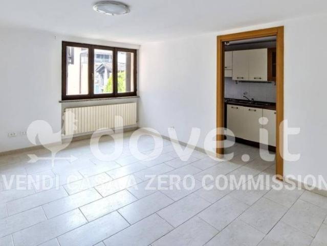 Casa indipendente in vendita a Luino VA