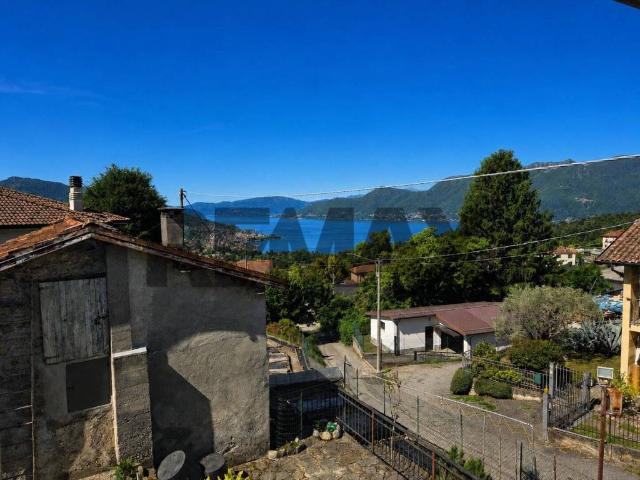 Casa indipendente in vendita a Luino VA