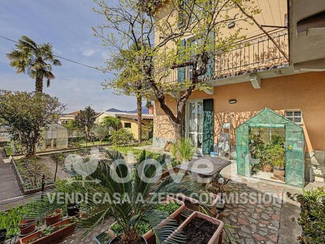 Casa indipendente in vendita a Luino VA