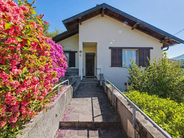 Casa indipendente in vendita a Luino VA