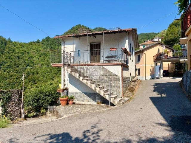 Casa indipendente in vendita a Lumarzo GE