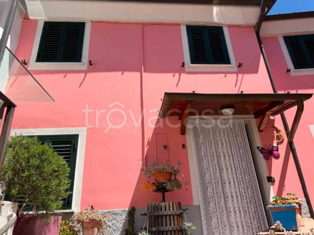 Casa indipendente in vendita a Luni