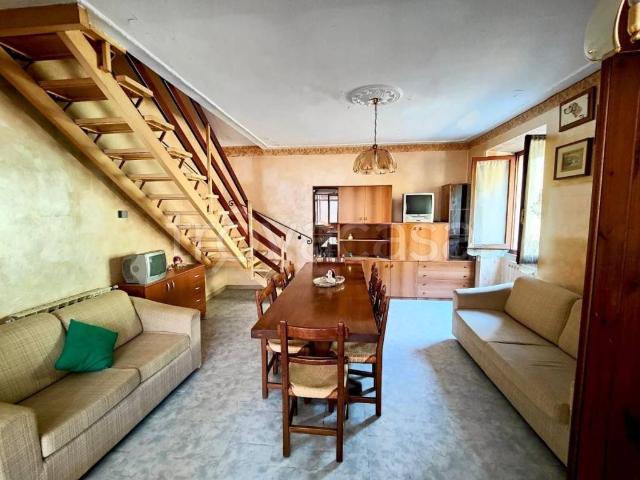 Casa indipendente in vendita a Luni