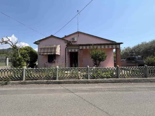 Casa indipendente in vendita a Luni SP