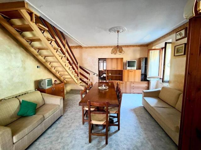 Casa indipendente in vendita a Luni SP