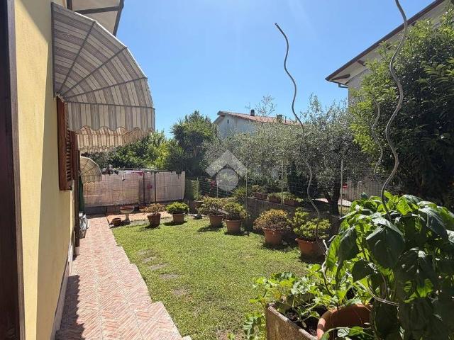 Casa indipendente in vendita a Luni SP