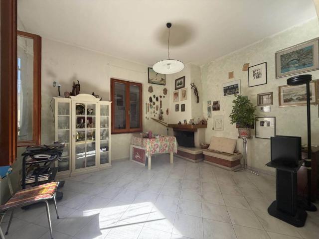 Casa indipendente in vendita a Luni SP