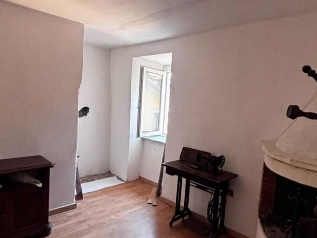 Casa indipendente in vendita a Luni SP