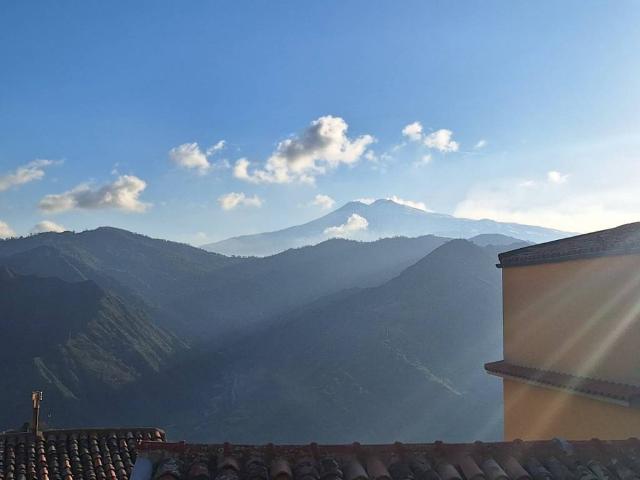 Casa indipendente in vendita a Motta Camastra ME