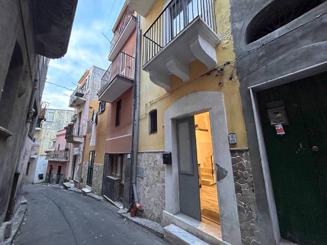 Casa indipendente in vendita a Motta Sant'Anastasia CT