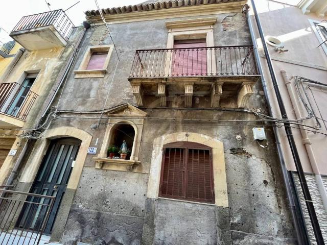 Casa indipendente in vendita a Motta Sant'Anastasia CT