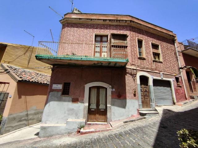 Casa indipendente in vendita a Motta Sant'Anastasia CT