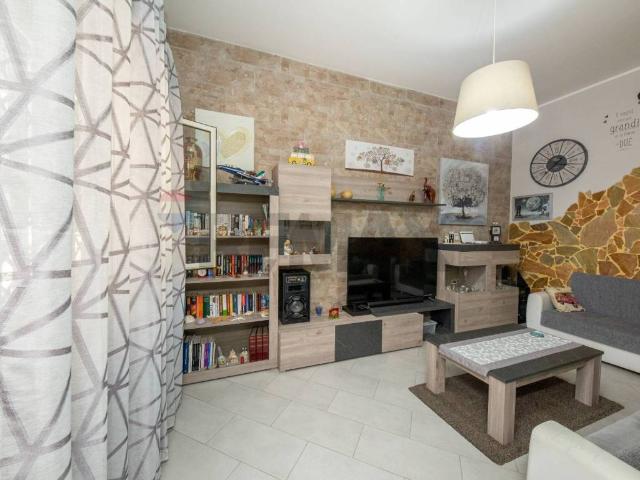 Casa indipendente in vendita a Motta Sant'Anastasia CT