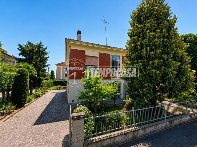 Casa indipendente in vendita a Modena MO