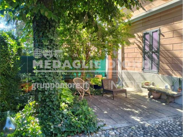 Casa indipendente in vendita a Modena, Crocetta