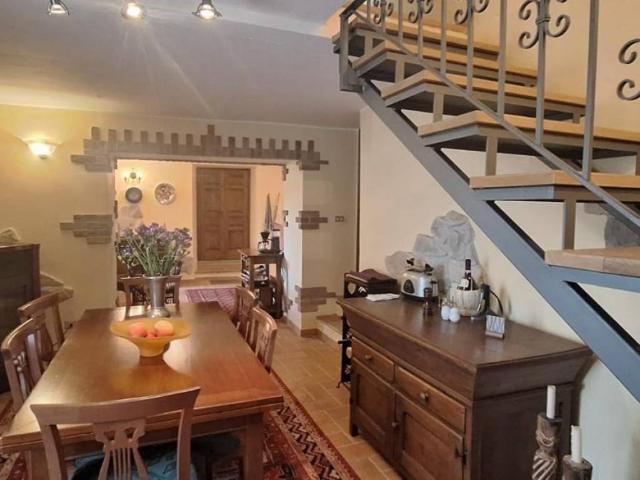 Casa indipendente in vendita a Molazzana LU