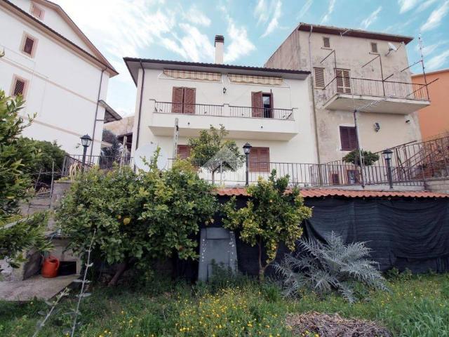 Casa indipendente in vendita a Mompeo via Pompeo Magno