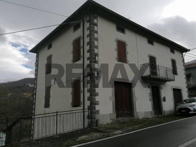 Casa indipendente in vendita a Monchio delle Corti PR