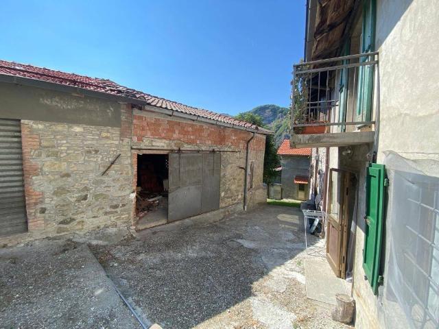 Casa indipendente in vendita a Monchio delle Corti PR