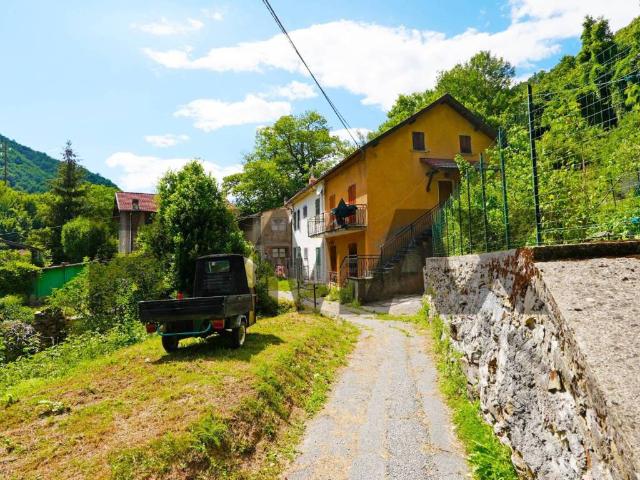 Casa indipendente in vendita a Montoggio GE