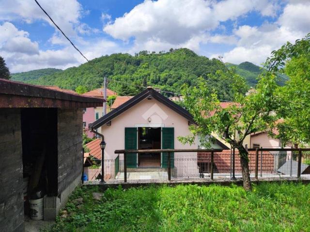 Casa indipendente in vendita a Montoggio GE