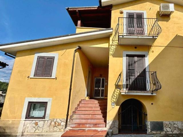 Casa indipendente in vendita a Montorio al Vomano TE