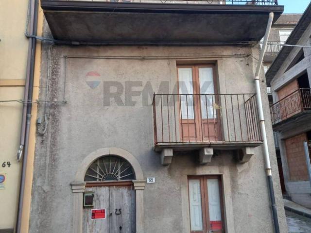 Casa indipendente in vendita a Montalbano Elicona ME