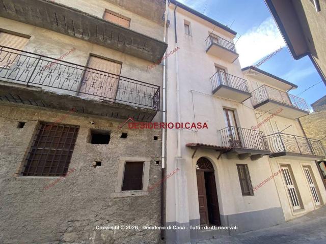 Casa indipendente in vendita a Montalbano Elicona ME
