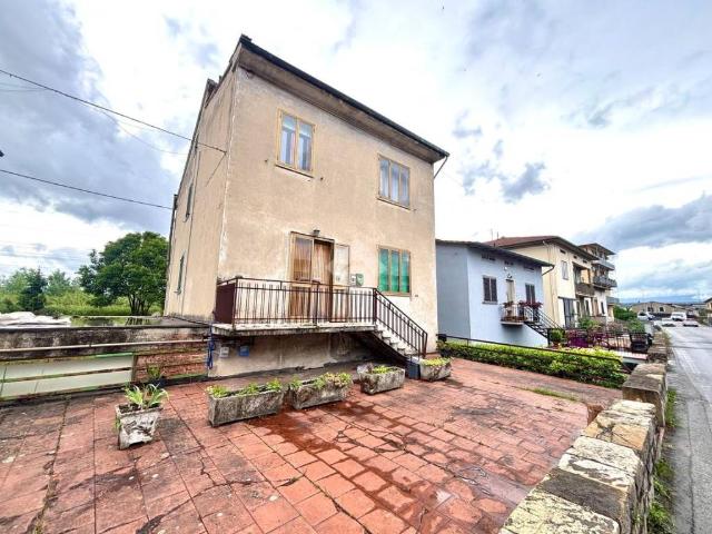 Casa indipendente in vendita a Montale via Pratese, 36