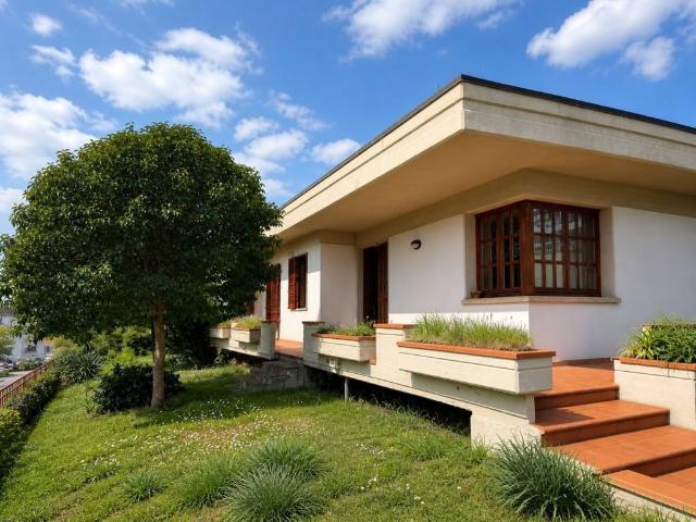Casa indipendente in vendita a Montale PT