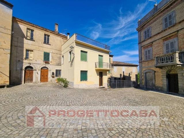 Casa indipendente in vendita a Montalto delle Marche via Piazza Marconi